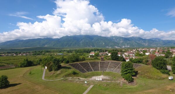 Εικ. 4. Το ελληνιστικό θέατρο του Δίου scaled